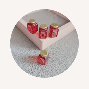 Breloques en résine 3D en forme de mini pots de confiture de fraises pour la fabrication de bijoux, accessoire miniature pour maison de poupée, décoration de scène de cuisine - Product Image 5