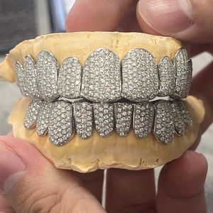 Grillz Personalizzati per Denti Iced Out in Argento Sterling 925 con Diamanti Moissanite VVS e Incastonatura a Nido d'Ape Stile Hip Hop di Alta Gioielleria - Product Image 5