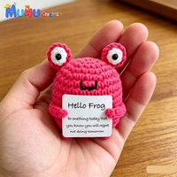 Poupée amigurumi grenouille positive en crochet fait main avec carte d'encouragement, compagnon de bureau pour le soutien émotionnel, câlin de poche, cadeau d'anniversaire