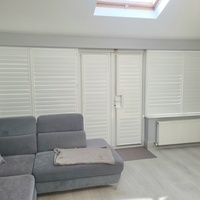 Volets en bois de style moderne et élégant, personnalisés pour les fenêtres intérieures