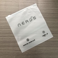 Sacs à fermeture éclair givrés personnalisés avec logo noir - Pochettes étanches refermables pour produits de beauté