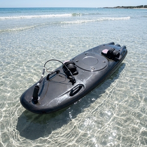Tabla de Surf a Motor de Gasolina de 118 CC con Triple Aleta para Deportes Acuáticos en Aguas Oceánicas - Product Image 2