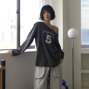 Camiseta de Mujer con Estampado Gráfico, Estilo Urbano, Tejido Holgado, Impresión Digital, Manga Larga, Cuello Asimétrico, Color Sólido - Product Image 1