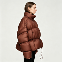 JF1919 Doudoune courte matelassée personnalisée pour femme, coupe oversize, avec cordon de serrage à la taille et col montant