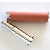 Tube à lèvres vide rond en cuir de mouton, conteneur pour baume à lèvres artisanal, emballage cosmétique en plastique avec logo personnalisé imprimé