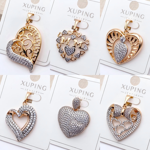 Colección de Colgantes de Corazón con Circonita Cúbica Chapados en Oro de 18K XUPING, Dijes con Forma de Amor Surtidos al por Mayor para Collares de Mujer - Product Image 1