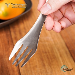 Cuillère-fourchette double usage en titane pur, fourchette-cuillère intégrée portable, vaisselle multifonctionnelle pour pique-nique en plein air et camping - Product Image 3