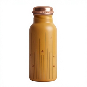 Botella de Agua de Cobre Pintada con Esmalte Ayurvédico Premium, Diseño Artístico de Líneas Verticales Triangulares, Botella Deportiva Metálica a Prueba de Fugas - Product Image 1