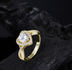 แหวนมอสซาไนต์เงินแท้ S925 รุ่น Heart Halo ปี 2026 ของขวัญขอแต่งงานสุดหรู แหวนนิ้วอเนกประสงค์ ดีไซน์สวยงามสำหรับผู้หญิง - Product Image 6