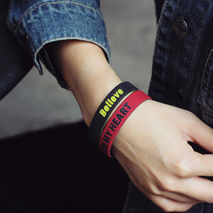 Pulsera de Energía Positiva <span class=keywords><strong>Love</strong></span>, Marca Tide, Pulsera de Dos Colores para Parejas, Pulsera de Silicona Inspiradora para Hombres y Mujeres - Product Image 3