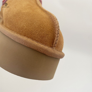 Vente en gros de bottes Uggly personnalisées pour femmes, tongs d'hiver en peau de mouton, daim de vache, chaussures d'hiver chaudes à enfiler, <span class=keywords><strong>pantoufles</strong></span> - Product Image 5
