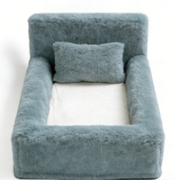 Lit pour chien en mousse à mémoire de forme rectangulaire gris poussière, en fausse fourrure de luxe, avec coussin assorti