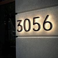 Plaque de numéro de maison moderne rétroéclairée en acier inoxydable OEM 10/12 pouces, écologique et résistante à l'eau
