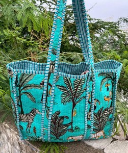 Sac fourre-tout matelassé en coton imprimé, spacieux pour les essentiels quotidiens, le shopping et les voyages, sac à bandoulière - Product Image 4