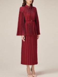 Nouvelle collection printemps : Ensemble deux pièces décontracté pour femme, jupe plissée midi, couleur bordeaux, avec ceinture, effet rajeunissant et design élégant - Product Image 2