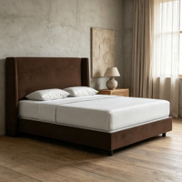Lit de luxe avec tête de lit haute minimaliste italienne, rembourré en velours, cadre réglable, taille King, avec rangement, en bois de teck pour villa de luxe