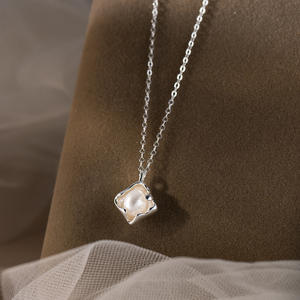 Ensemble collier et boucles d'oreilles en argent S925, luxe léger, design simple en forme de feuille d'arbre, feuille de saule, incrustation de perles et de diamants, modèle platine - Product Image 1