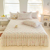 Parure de lit matelassée florale violette 4 pièces avec jupe de lit, couvre-lit à volants en dentelle et taies d'oreiller, en coton doux, tailles King et Queen