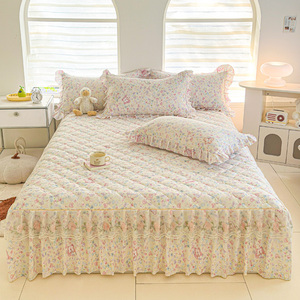 Juego de Ropa de Cama Acolchada con Diseño Floral Morado, 4 Piezas, Cubrecama con Volantes de Encaje y Fundas de Almohada, Tamaño King y Queen, Ropa de Cama de Algodón Suave - Product Image 4
