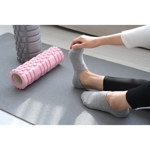 Calcetines invisibles para mujer con agarre de silicona en el talón y diseño acanalado para mayor comodidad en zapatillas deportivas - Product Image 5