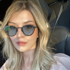 Gafas de sol de estilo europeo para mujer, montura negra, lentes de PC, protección UV400, clase 2, para conducir y uso al aire libre - Product Image 5