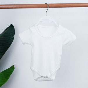 Vente en gros layette pour bébé de 0 à 12 <span class=keywords><strong>mois</strong></span> vêtements de nuit en coton blanc <span class=keywords><strong>cadeau</strong></span> ensembles de vêtements pour bébés garçons ensemble <span class=keywords><strong>cadeau</strong></span> pour bébé nouveau-né - Product Image 3