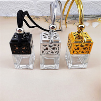 Bouteille de parfum de voiture de forme carrée vide de 8ml au design de luxe désodorisant de voiture suspendu pour diffuseur de parfum d'huiles essentielles