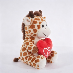 Peluche de jirafa personalizado, peluche de jirafa, peluche de jirafa sosteniendo un corazón. - Product Image 5