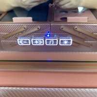 Étui de maquillage de train à la mode avec fermeture ouverte LED miroir léger roulant chariot-élégant étui de beauté à pattes boîte de maquillage haut-parleurs