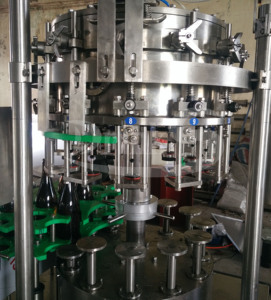 Machine de remplissage et capsulage automatique, rotative, pour bouteilles en verre, 500ml - Product Image 3