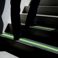 Xuri Sécurité Antidérapant Marches d'Escalier Glow in the Dark Antidérapant Ruban Lumineux Adhésif Papier Autocollant pour Marqueurs de Sécurité Escaliers