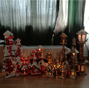 Mini casa iluminada de Navidad de madera LED-Pueblo iluminado para vacaciones Fábrica al por mayor - Product Image 1