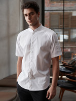 Veste de chef unisexe moderne, coupe ajustée, panneaux en maille ventilée, surpiqûres contrastées, légère, manches courtes, polyester/coton, restaurant