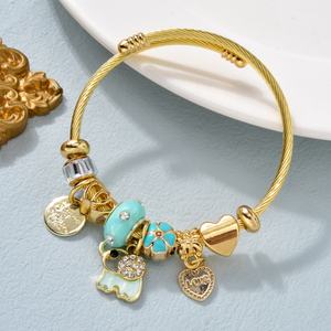 Pulsera Ajustable de Acero Inoxidable con Dijes de Corazón y Elefante, Chapada en Oro de 18k con Circonita, Estilo Lindo, Unisex, Venta al por Mayor de Moda Zeadear - Product Image 3