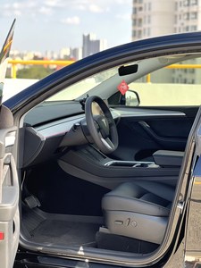 <span class=keywords><strong>Tesla</strong></span> <span class=keywords><strong>Model</strong></span> <span class=keywords><strong>Y</strong></span> AWD <span class=keywords><strong>LR</strong></span> Automatique EV d'occasion 2023 - Longue autonomie, faible kilométrage, entièrement entretenu - Product Image 4