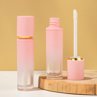 Tubes de gloss à lèvres ronds en plastique givré de luxe à étiquette privée avec pinceau 8ML