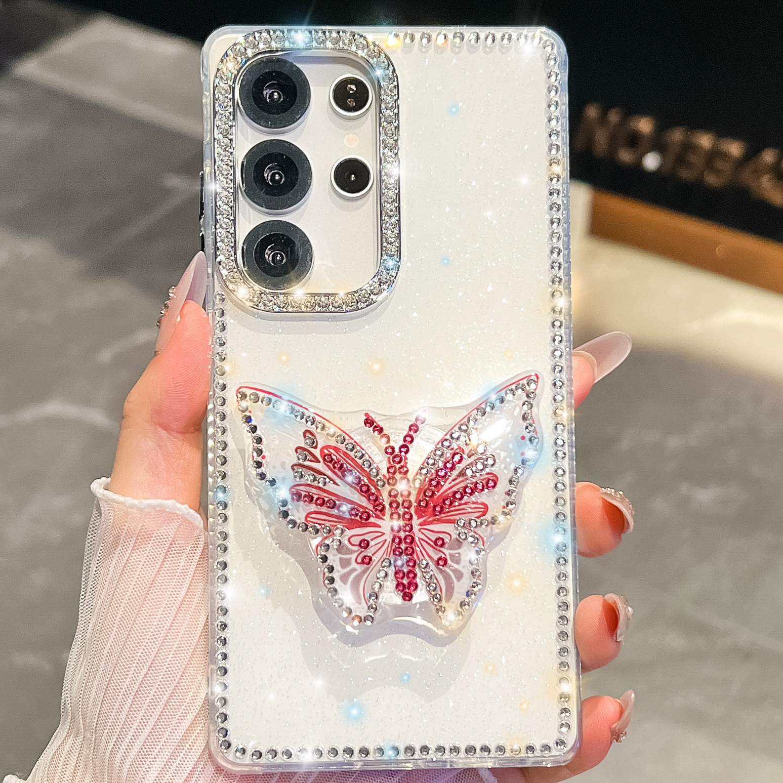 Supporto a farfalla con diamante bianco scintillante
