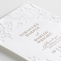 Invitations de mariage personnalisées de luxe élégantes en papier coton gaufré floral, suite d'invitations imprimées en typographie avec détails en feuille d'argent et d'or