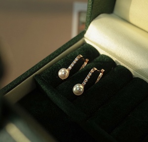 <span class=keywords><strong>Pendientes</strong></span> <span class=keywords><strong>de</strong></span> aro con <span class=keywords><strong>perlas</strong></span> Huggie para mujer, aretes, <span class=keywords><strong>oro</strong></span> sólido, 18K, diamante Natural, rectangular, ostentoso - Product Image 4