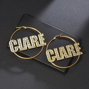 ต่างหูห่วงสแตนเลสชุบทองประดับคริสตัลตัวอักษร CLARE แบบสั่งทำได้ สำหรับผู้หญิง เครื่องประดับแฟชั่นสำหรับงานปาร์ตี้ - Product Image 2