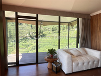 LUXOTENT-TONA Tente d'hôtel Glamping 45 ㎡ de style amélioré en PVDF à triple toit et cadre en aluminium verre et mur dur avec terrasse extérieure