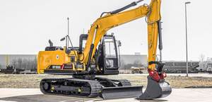 Excavatrice sur chenilles SY135C équipée d'une lame - Product Image 3