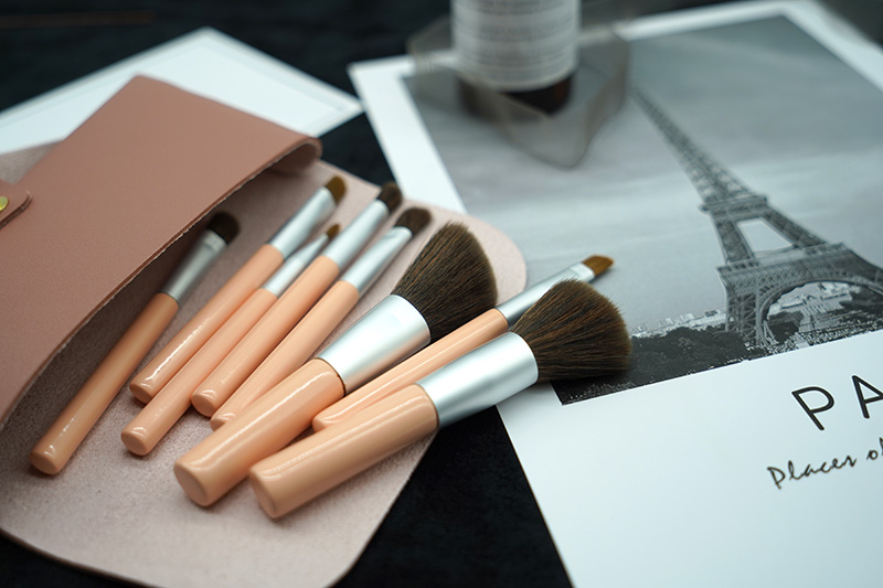 Best Wholesale High Quality Luxury Custom Christmas Makeup Bulk Vendors Cleaner Pretty Bling Cosmetic Painting Tools Set Brush