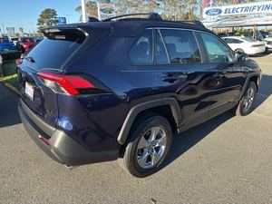 Toyota <span class=keywords><strong>RAV4</strong></span> XLE AWD <span class=keywords><strong>2023</strong></span> <span class=keywords><strong>Azul</strong></span> Usado, Volante a la Izquierda, Techo Solar, Arranque Remoto, Asientos de Tela, Transmisión Automática, Llantas de Aleación R17, Navegación, Color Oscuro - Product Image 3
