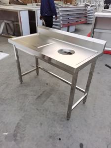 Table de travail en acier inoxydable 201/304 à prix de gros, équipement de cuisine, table de lavage de vaisselle, évier à commande au pied - Product Image 3