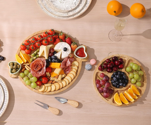 Planche à fromage en bambou avec ensemble d'outils, idéal pour un cadeau de maison neuve, la Saint-Valentin, un anniversaire, ou comme plateau à charcuterie en bambou pour viandes et fromages. - Product Image 2