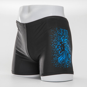 Pantalones cortos para mujer, color negro, con estampado de león rojo, ropa deportiva de secado rápido - Product Image 2