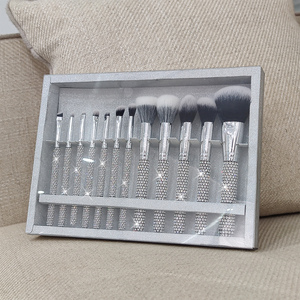 Juego de Brochas de Maquillaje de Lujo de 12 Piezas con Mango de Diamantes de Imitación Plateados, Logotipo Personalizable, para Uso Diario - Product Image 3