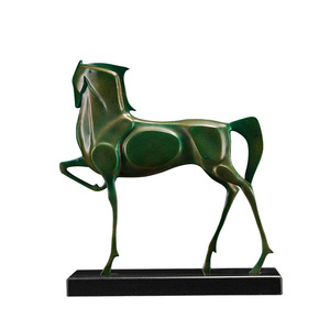 Escultura Abstracta de Caballo en Cobre y Oro, Adorno de Latón Hecho a Mano, Figura Artística para Mesa de Sala de Estar u Oficina - Product Image 1