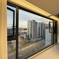 Ventanas panorámicas de piso a techo para toda la casa. Ventanas fijas de vidrio. Puertas corredizas de vidrio personalizadas.